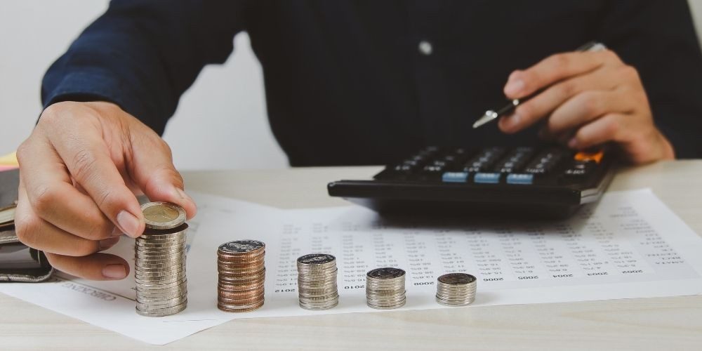 recruitment consultant counting money