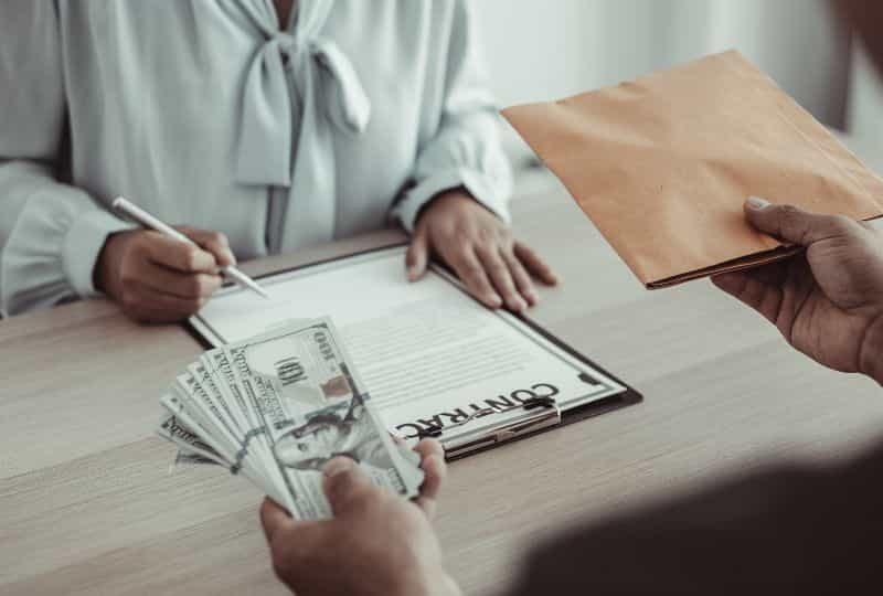 the-recruitment-consultancy-one-benefit-for-temporary-workers-is-money