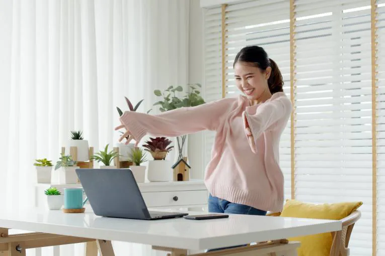 HR function women talking on laptop